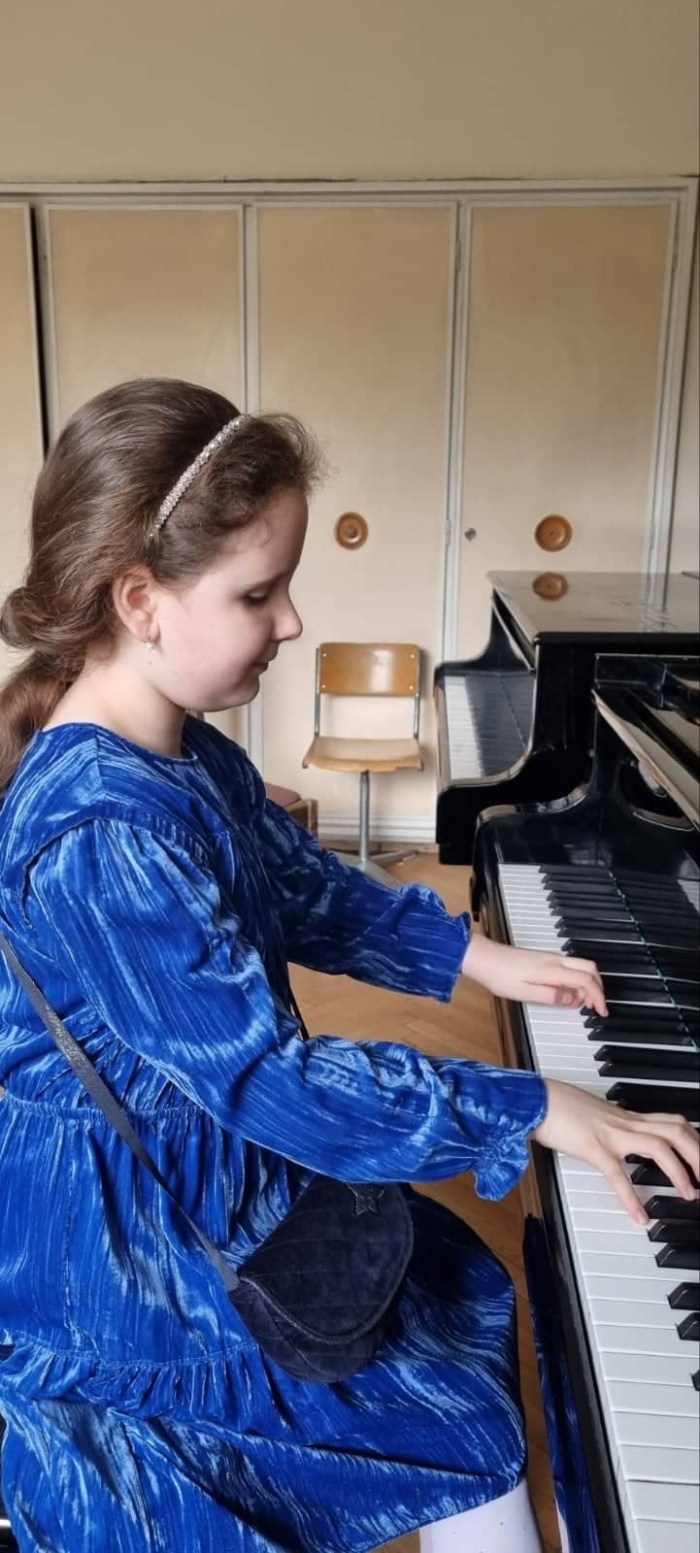 Призови места за млади пианисти от Враца
